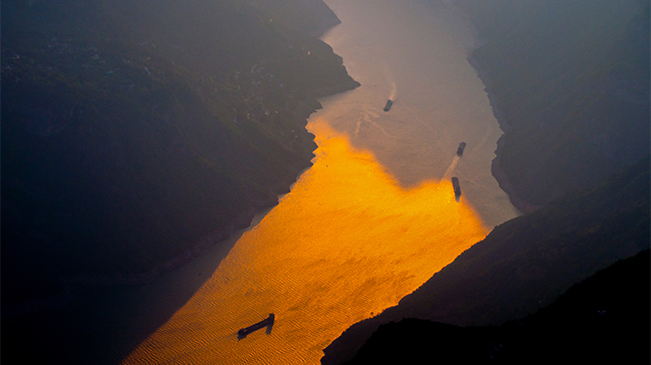 绝美三峡：“黄金水道”惊现“黄金景观”