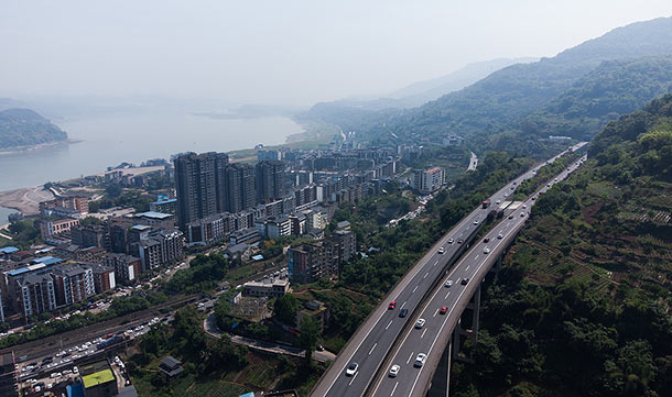 沿着高速看中国｜与长江“伴行”的高速公路