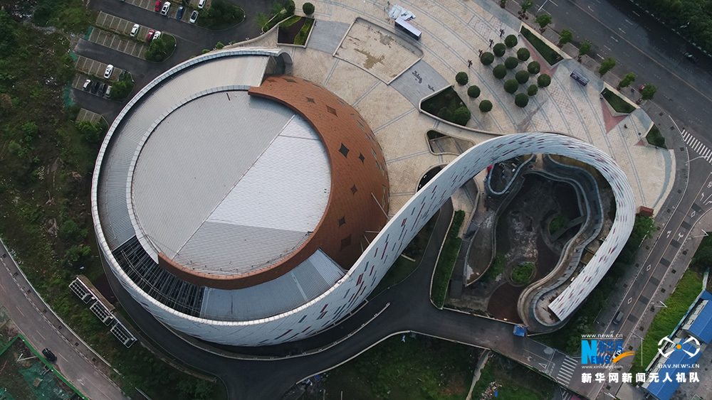 听，建筑在说|航拍重庆国际马戏城 “彩色球”