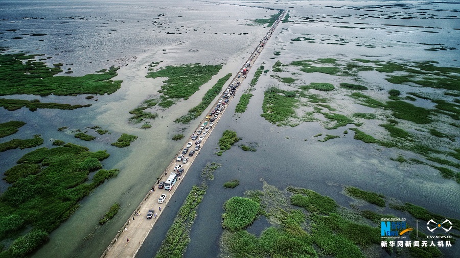 鄱阳湖再现“水上公路”